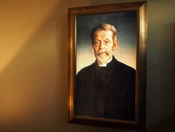 Haunted Portrait #piday #raspberrypi - Adafruit Blog